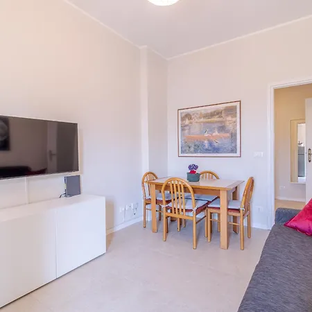 Guesthost - Santa Rita Functional Flat With Balcony Turin