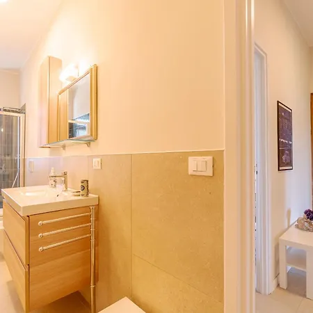 Guesthost - Santa Rita Functional Flat With Balcony Apartment Turin