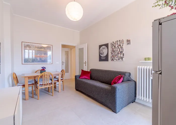Guesthost - Santa Rita Functional Flat With Balcony *