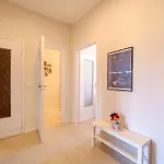 Guesthost - Santa Rita Functional Flat With Balcony Appartement