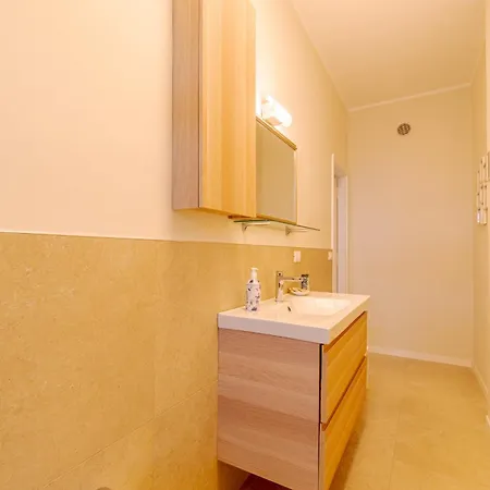 Apartment Guesthost - Santa Rita Functional Flat With Balcony